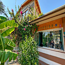 Gaia Bungalow Restaurant 